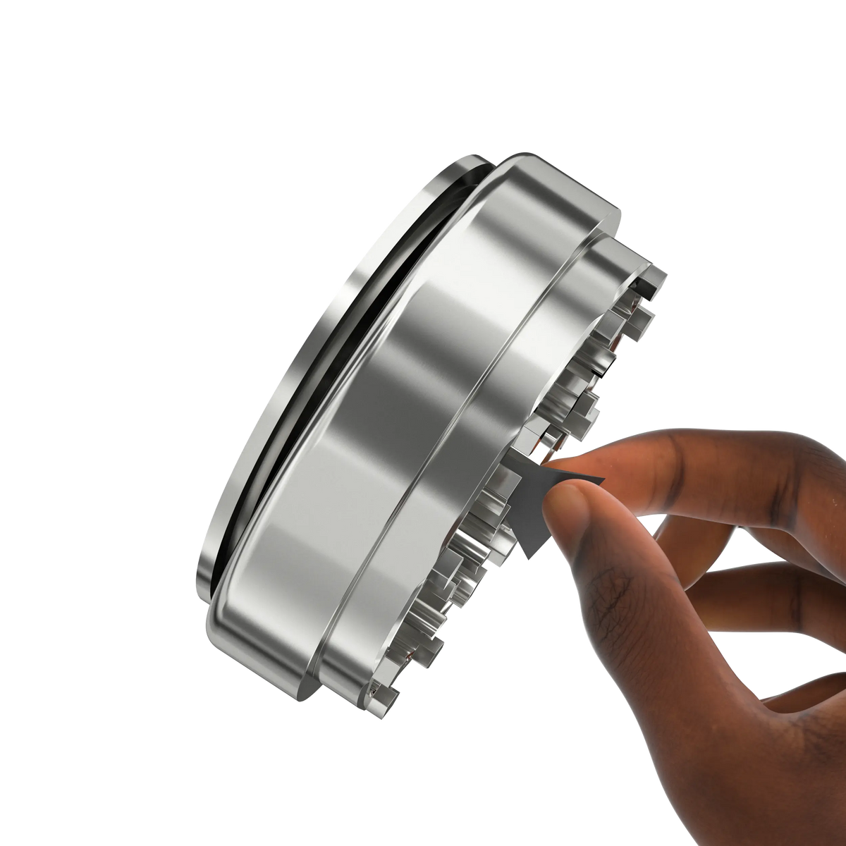 Cyber Bearing Grinder: Lager und Mahlteil zwischen zwei Fingern gehalten